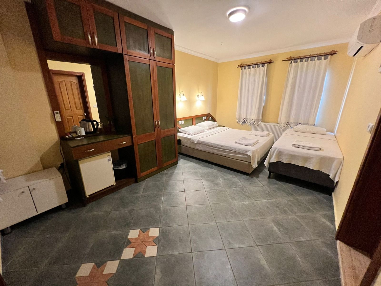 Economy-Dreibettzimmer Grenadine Lodge 1