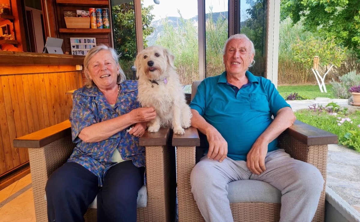 Latife und Hamdi Hüner auf der Terrasse der Grenadine Lodge